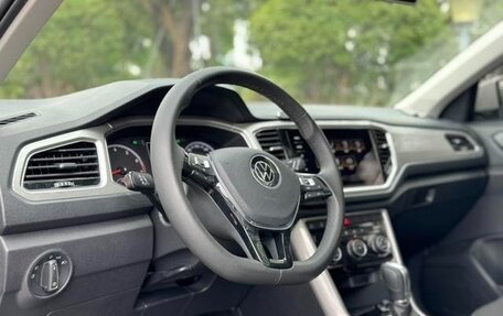 Volkswagen T-Roc I, 2021 год, 1 600 000 рублей, 22 фотография
