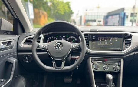 Volkswagen T-Roc I, 2021 год, 1 600 000 рублей, 23 фотография