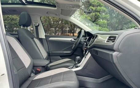 Volkswagen T-Roc I, 2021 год, 1 600 000 рублей, 25 фотография