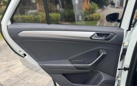 Volkswagen T-Roc I, 2021 год, 1 600 000 рублей, 28 фотография