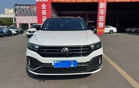 Volkswagen T-Roc I, 2021 год, 1 600 000 рублей, 2 фотография