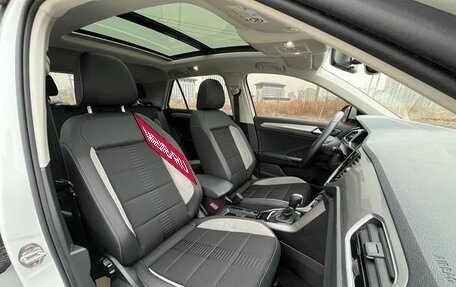 Volkswagen T-Roc I, 2021 год, 1 700 000 рублей, 13 фотография