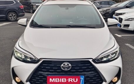 Toyota Yaris, 2022 год, 1 150 000 рублей, 2 фотография