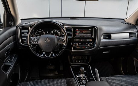 Mitsubishi Outlander III рестайлинг 3, 2018 год, 2 180 000 рублей, 6 фотография