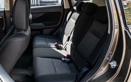 Mitsubishi Outlander III рестайлинг 3, 2018 год, 2 180 000 рублей, 9 фотография