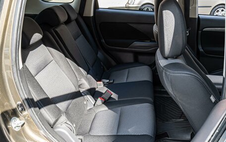Mitsubishi Outlander III рестайлинг 3, 2018 год, 2 180 000 рублей, 7 фотография
