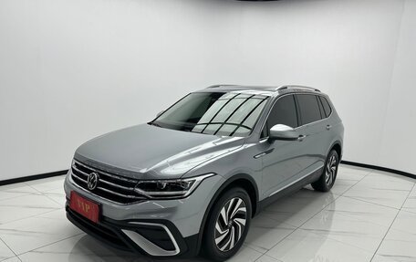 Volkswagen Tiguan II, 2023 год, 2 574 900 рублей, 3 фотография