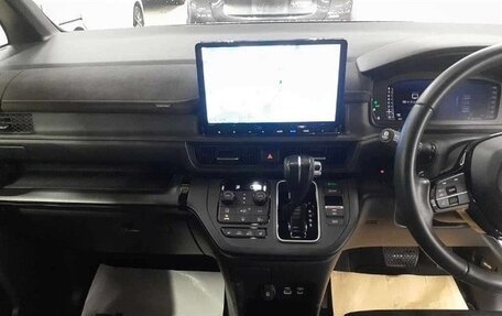Honda Stepwgn, 2023 год, 2 640 000 рублей, 9 фотография
