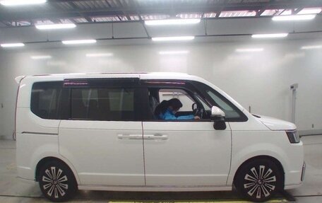 Honda Stepwgn, 2023 год, 2 640 000 рублей, 3 фотография