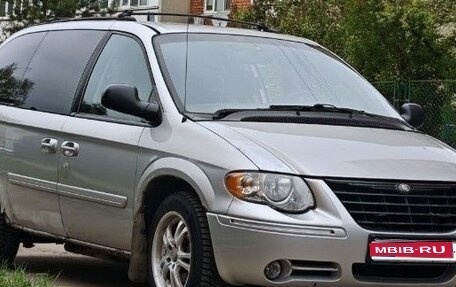 Chrysler Town & Country IV, 2005 год, 440 000 рублей, 1 фотография