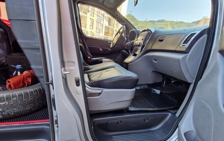 Hyundai Grand Starex Grand Starex I рестайлинг 2, 2014 год, 1 850 000 рублей, 9 фотография