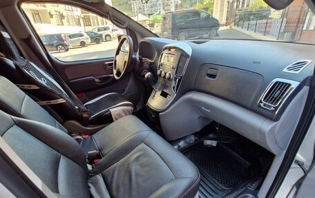 Hyundai Grand Starex Grand Starex I рестайлинг 2, 2014 год, 1 850 000 рублей, 10 фотография