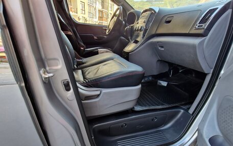 Hyundai Grand Starex Grand Starex I рестайлинг 2, 2014 год, 1 850 000 рублей, 13 фотография
