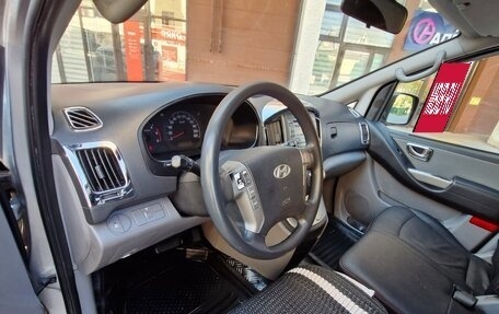 Hyundai Grand Starex Grand Starex I рестайлинг 2, 2014 год, 1 850 000 рублей, 15 фотография