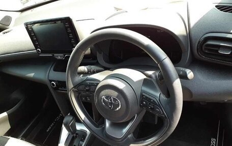 Toyota Yaris Cross, 2023 год, 1 634 000 рублей, 9 фотография