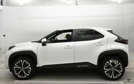 Toyota Yaris Cross, 2023 год, 1 634 000 рублей, 8 фотография