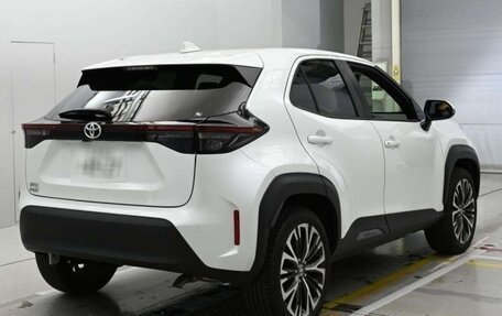 Toyota Yaris Cross, 2023 год, 1 634 000 рублей, 2 фотография