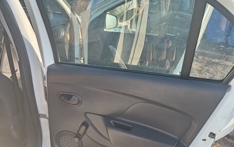 Renault Logan II, 2018 год, 710 000 рублей, 3 фотография