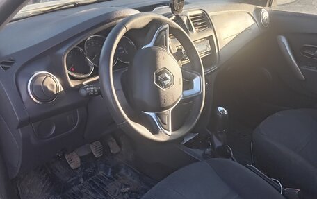 Renault Logan II, 2018 год, 710 000 рублей, 13 фотография