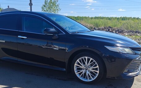 Toyota Camry, 2019 год, 2 600 000 рублей, 4 фотография