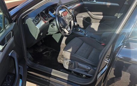 Volkswagen Passat B8 рестайлинг, 2019 год, 2 000 000 рублей, 2 фотография
