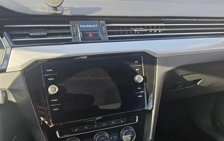 Volkswagen Passat B8 рестайлинг, 2019 год, 2 000 000 рублей, 5 фотография