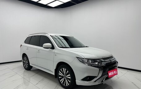 Mitsubishi Outlander III рестайлинг 3, 2021 год, 1 913 800 рублей, 1 фотография