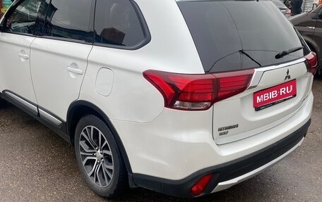 Mitsubishi Outlander III рестайлинг 3, 2018 год, 2 200 000 рублей, 1 фотография