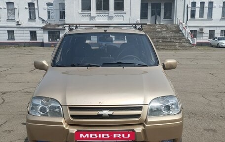Chevrolet Niva I рестайлинг, 2004 год, 330 000 рублей, 2 фотография