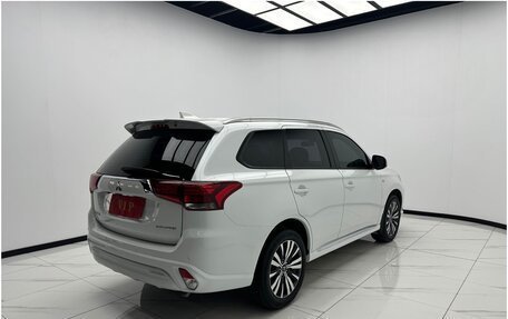 Mitsubishi Outlander III рестайлинг 3, 2021 год, 1 913 800 рублей, 4 фотография