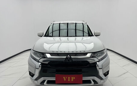 Mitsubishi Outlander III рестайлинг 3, 2021 год, 1 913 800 рублей, 2 фотография