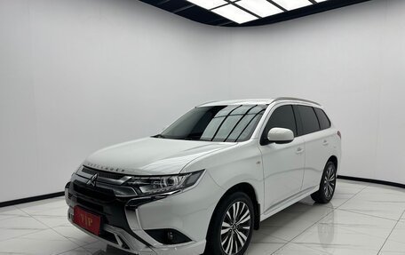 Mitsubishi Outlander III рестайлинг 3, 2021 год, 1 913 800 рублей, 3 фотография