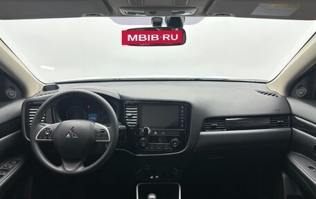 Mitsubishi Outlander III рестайлинг 3, 2021 год, 1 913 800 рублей, 7 фотография