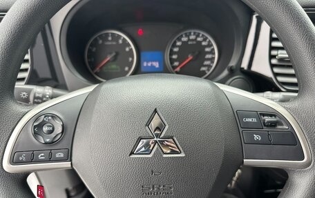 Mitsubishi Outlander III рестайлинг 3, 2021 год, 1 913 800 рублей, 8 фотография