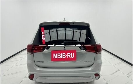 Mitsubishi Outlander III рестайлинг 3, 2021 год, 1 913 800 рублей, 5 фотография