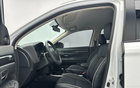 Mitsubishi Outlander III рестайлинг 3, 2021 год, 1 913 800 рублей, 10 фотография