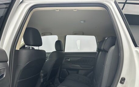 Mitsubishi Outlander III рестайлинг 3, 2021 год, 1 913 800 рублей, 11 фотография