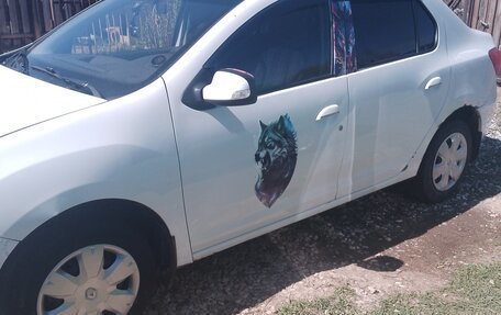 Renault Logan II, 2017 год, 310 000 рублей, 2 фотография