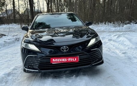 Toyota Camry, 2022 год, 3 600 000 рублей, 2 фотография