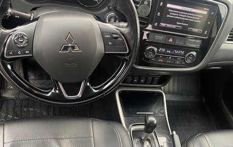 Mitsubishi Outlander III рестайлинг 3, 2018 год, 2 200 000 рублей, 7 фотография