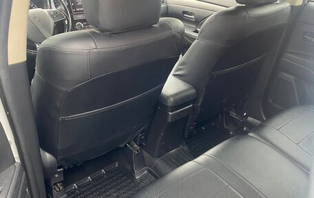Mitsubishi Outlander III рестайлинг 3, 2018 год, 2 200 000 рублей, 9 фотография