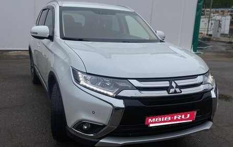 Mitsubishi Outlander III рестайлинг 3, 2018 год, 2 200 000 рублей, 4 фотография