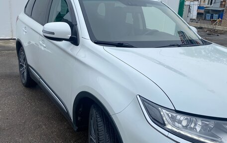 Mitsubishi Outlander III рестайлинг 3, 2018 год, 2 200 000 рублей, 13 фотография