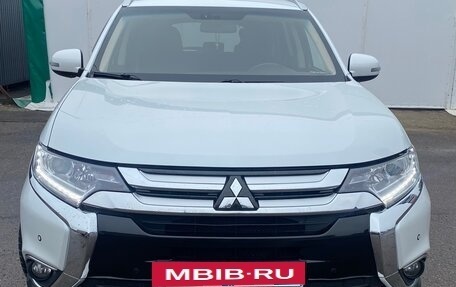 Mitsubishi Outlander III рестайлинг 3, 2018 год, 2 200 000 рублей, 15 фотография