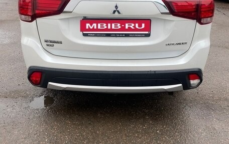 Mitsubishi Outlander III рестайлинг 3, 2018 год, 2 200 000 рублей, 12 фотография