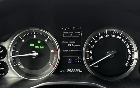 Toyota Land Cruiser 200, 2018 год, 6 100 000 рублей, 13 фотография