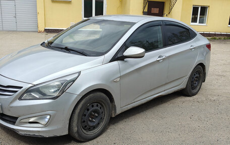 Hyundai Solaris II рестайлинг, 2015 год, 600 600 рублей, 2 фотография
