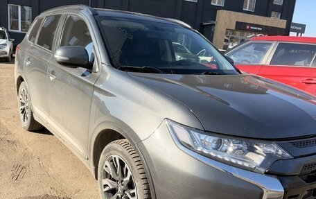 Mitsubishi Outlander III рестайлинг 3, 2021 год, 2 050 000 рублей, 2 фотография