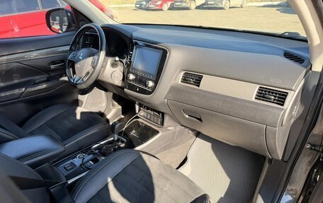 Mitsubishi Outlander III рестайлинг 3, 2021 год, 2 050 000 рублей, 4 фотография