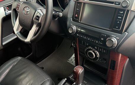Toyota Land Cruiser Prado 150 рестайлинг 2, 2015 год, 3 400 000 рублей, 19 фотография